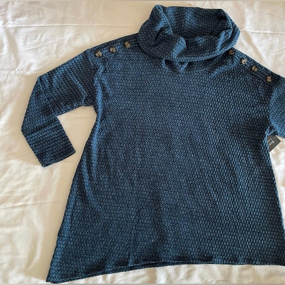 Women’s Oversized Texture Fleece Blue Turtleneck Sweater - Picture 3 of 8